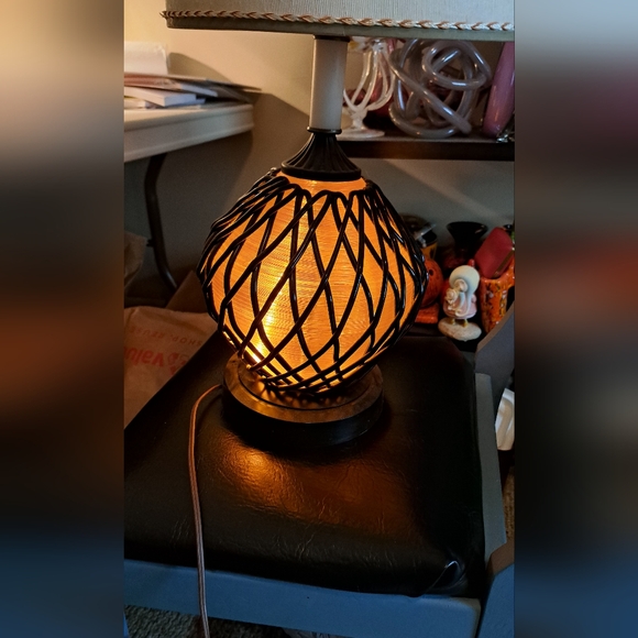 Vintage MCM Black And Gold Spagehtti Lucite Table Lamp - Picture 3 of 5